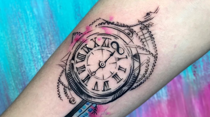 Varietà di tatuaggi per orologi maschili