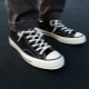 Zapatillas de hombre negras: una variedad de modelos, reglas de selección y combinación.