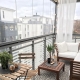 Décoration de l'espace de loisirs sur le balcon et la loggia
