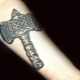 Merkmale des Tattoos in Form eines Hammers von Thor